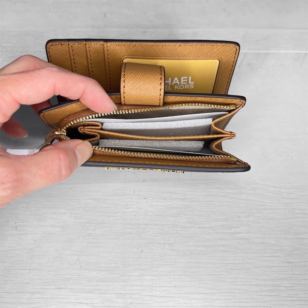 Michael Kors Jet Set Travel Billfold Zip Coin Wallet in Brown/Acorn NWT - Picture 10 of 13
